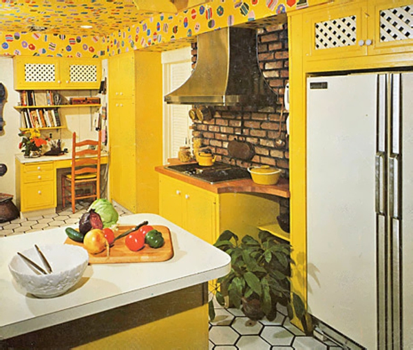 Интересно-жълто-кухня-стена цвят-много малък красив-кухня