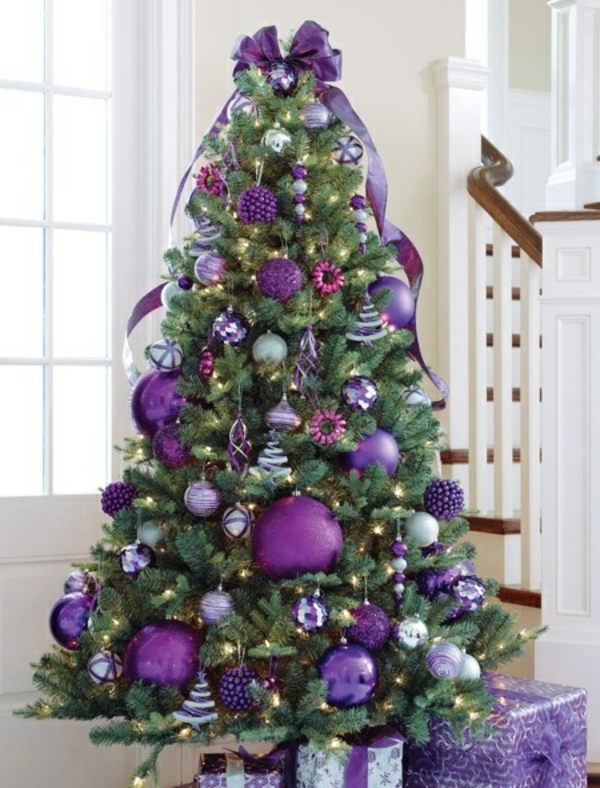 Zanimljivo božićno drvce ukrasiti Lila