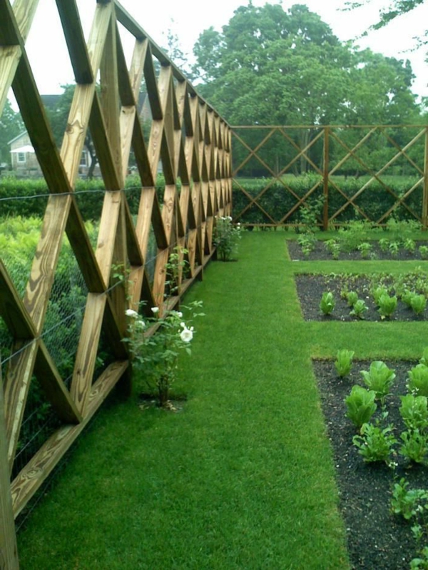 Интересно ограда в градината идеята дизайн
