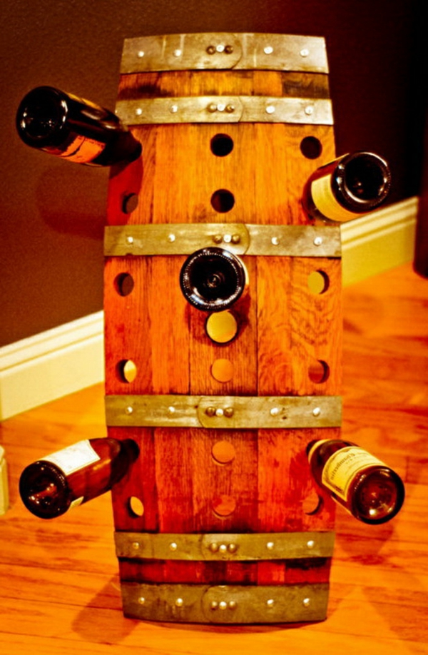 diseño interesante del estante del vino bricolaje con agujeros