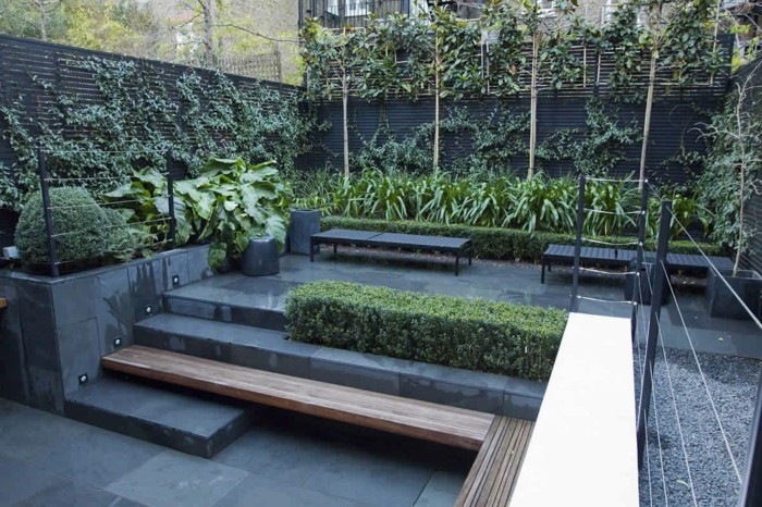 intéressante photo-of-a-petit-jardin avec-beaux-escaliers