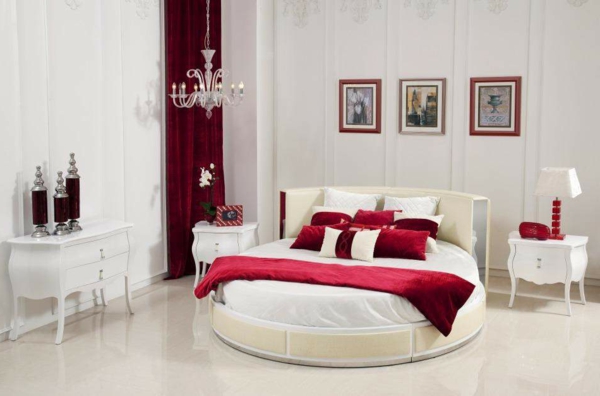 Италианската спалня-червени акценти