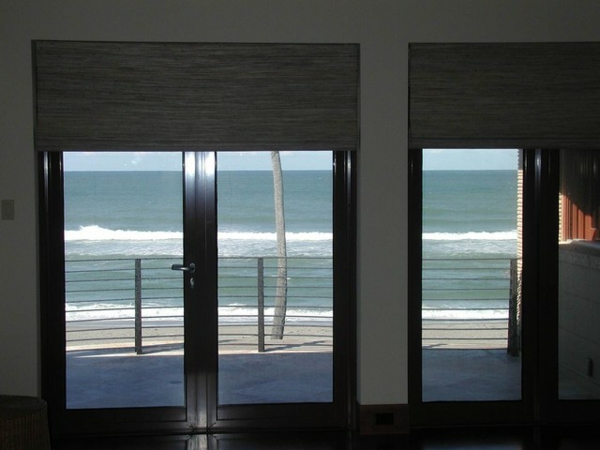 Blinds-attach-a beautiful view of the sea