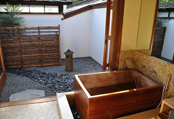 Японска баня-акт за еднократно