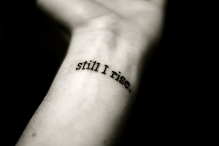 ötlet a tattoo írásáról - tetoválás a csuklón