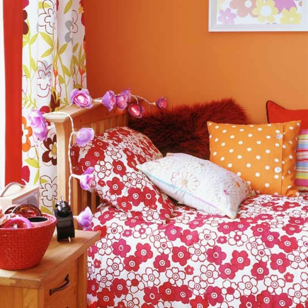dormitorio juvenil pared de acento configuración de naranja