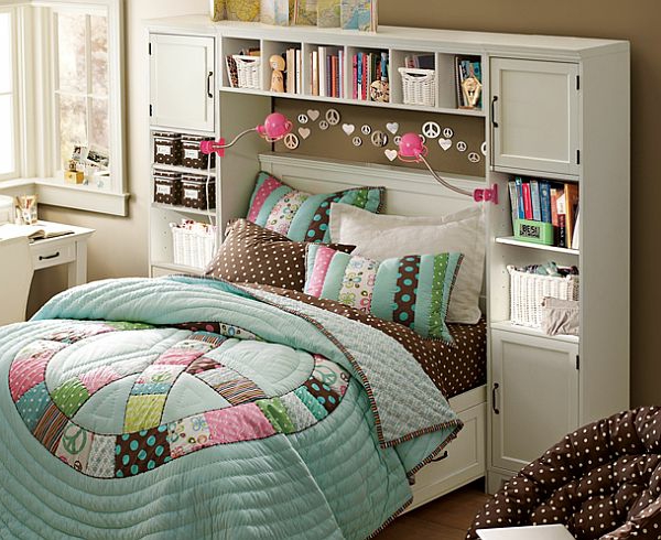 младежта спален комплект включващ-много цветни възглавници