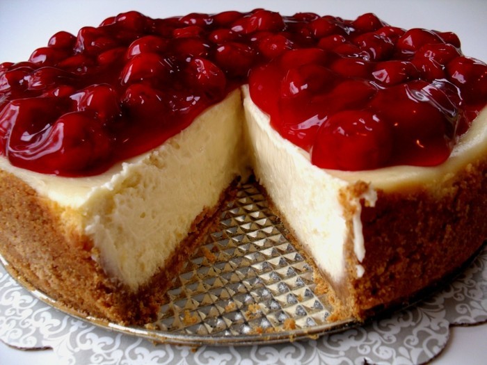 Cheesecake desert s voćem žele-višnje-svjetlo-desert-simple-