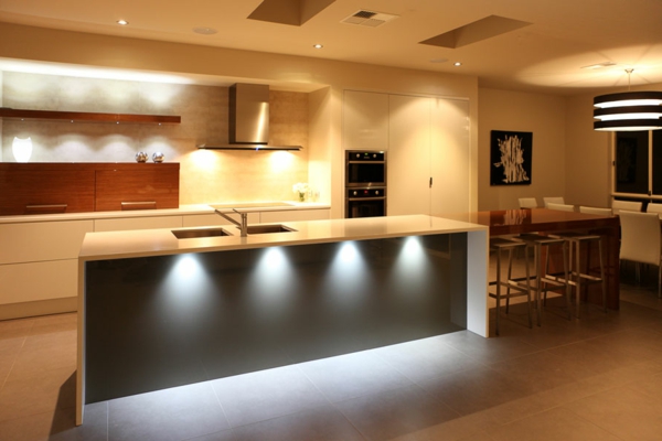 konyha-with-modern-Lighting főzőszigeten