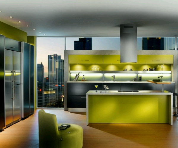 кухня с ултра модерен дизайн и модерно осветление