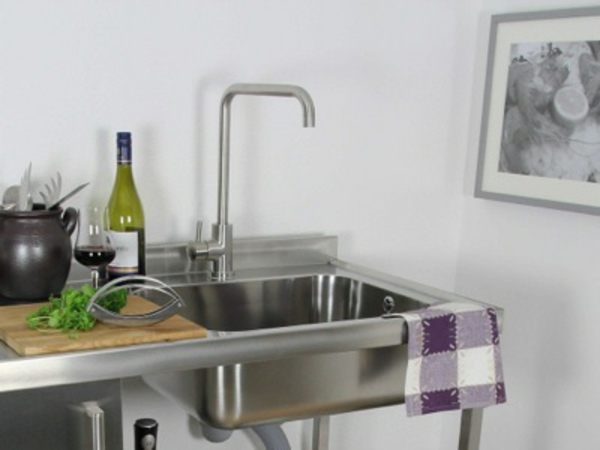 kuhinjski sudoper od plemenitog čelika - moderna kuhinja