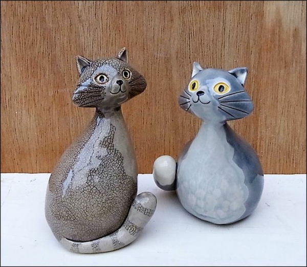 котка фигурки-на-керамични и две приятели