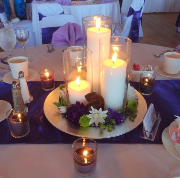 свещи - много красиви - есенни декорации - много свещи на масата