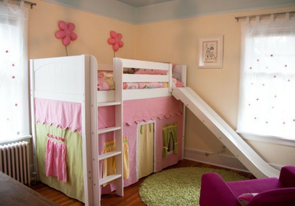 color rosa para el cuarto de niños con una cama alta con tolva