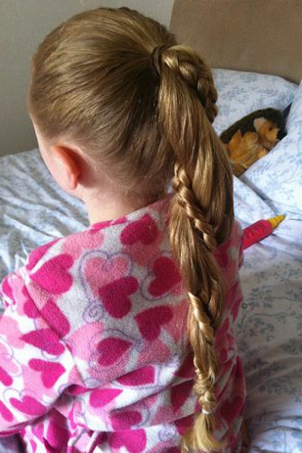 niños peinados-de-niña de pelo largo brillante color