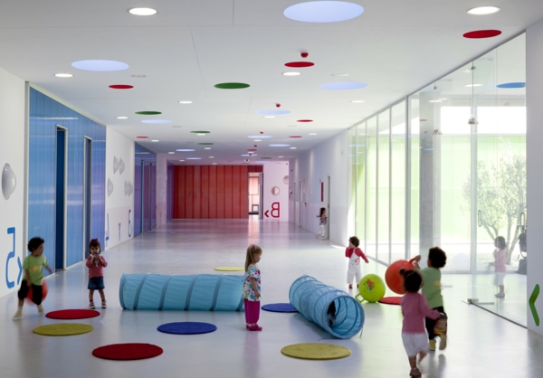 детска градина-вътрешни стени-на-стъкло