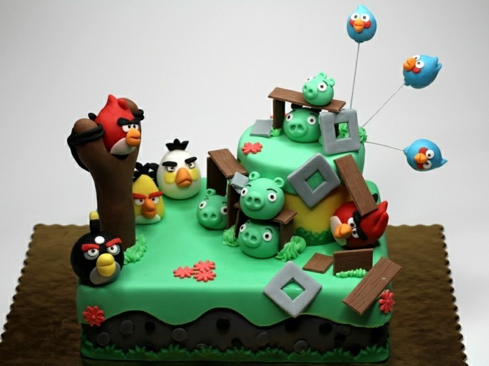 عيد ميلاد الاطفال كعكة غاضب الطيور مستوحاة