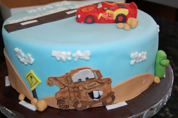 деца торта-към-рожден ден-красив дизайн и синьо-мотив