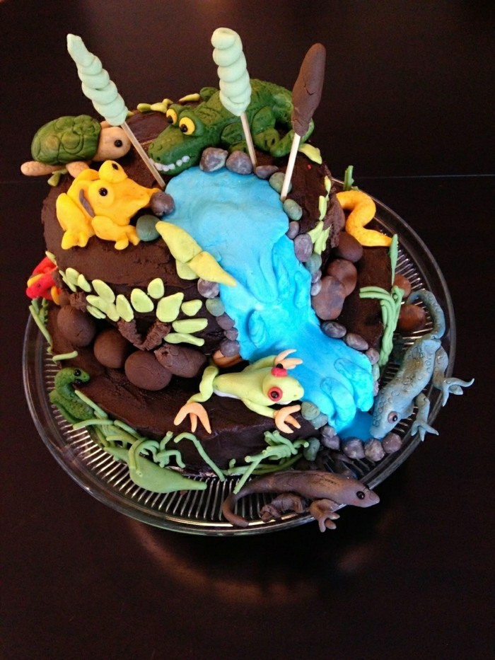 نموذج مثير جدا للاهتمام - كعكة عيد ميلاد للأطفال