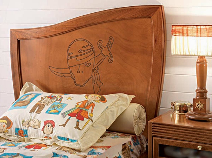 rezbarenje gusara na krevetu djeteta - piratski vrtić