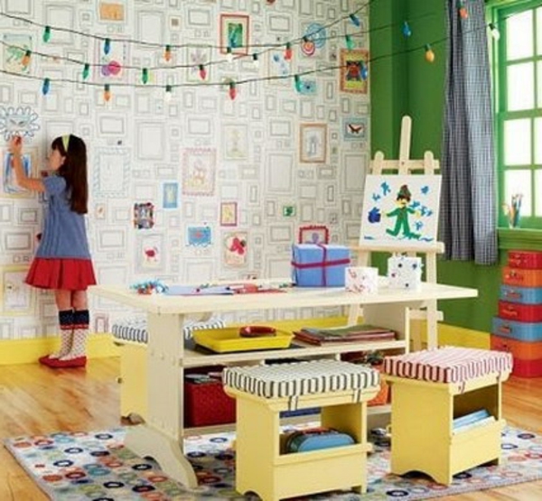 детска градина-примери-цветни-цветове-стената е украсена от малко момиче