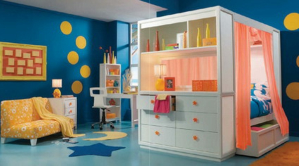 боядисване на детската стая - тъмно синьо-цветен стенен дизайн с жълти точки