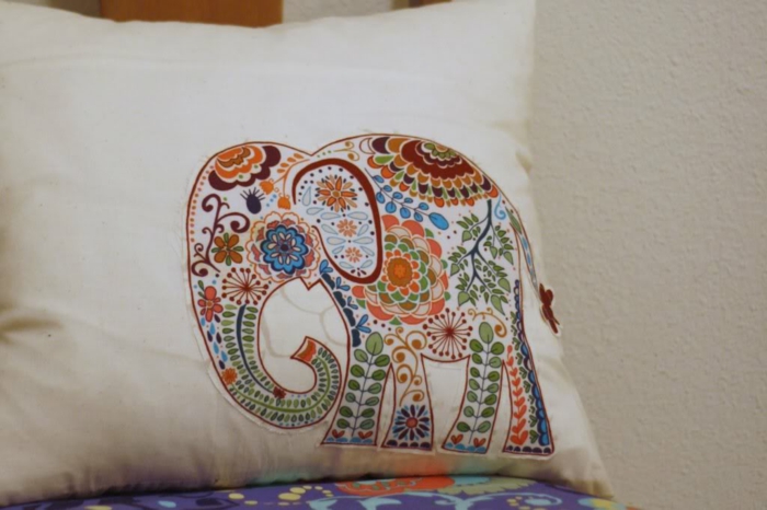 възглавницата си сам-направи-слон-цифра-в-различни цвята