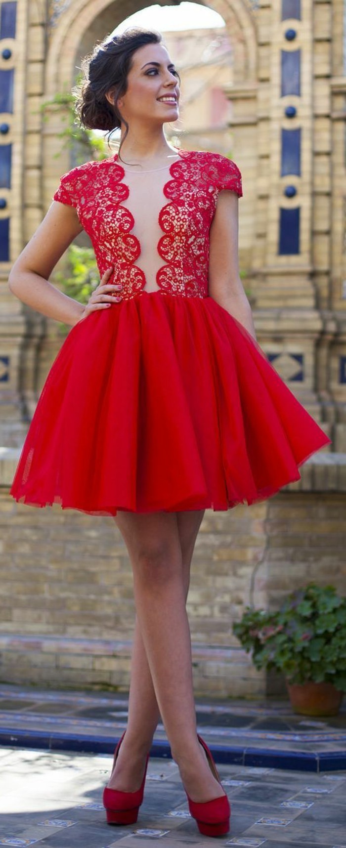 Dress-svečane crvene kratke haljina-sa šiljatim cipele-s visokom petom visoke kose-tamno smeđe hair-
