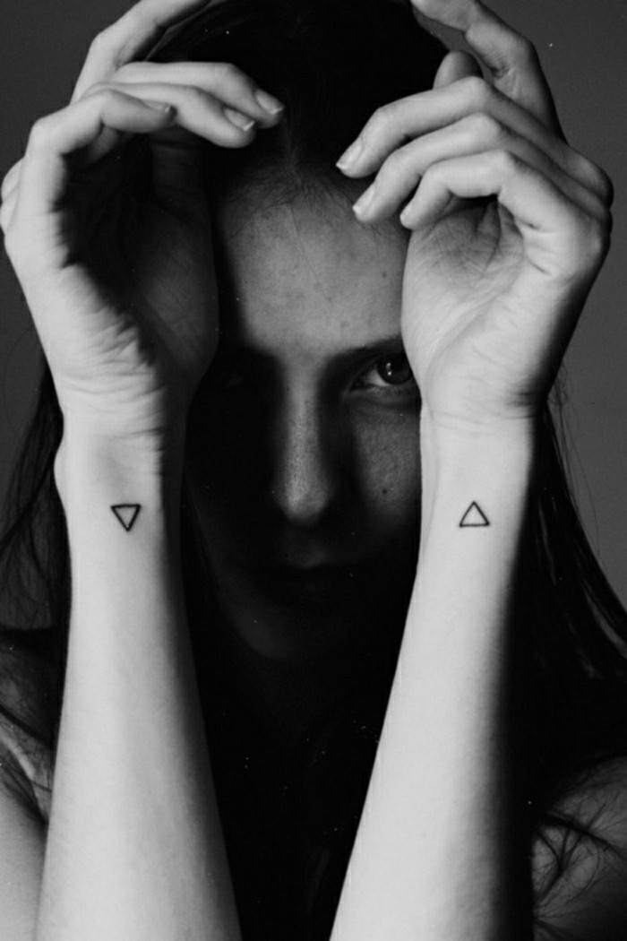 μικρά τατουάζ τατουάζ-για-γυναίκες-τρίγωνα