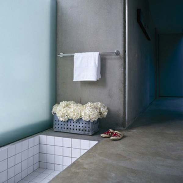 малки вградена вана-прост-и-стилна баня-дизайн