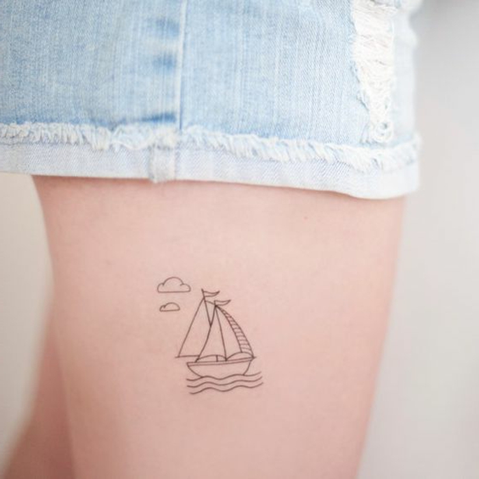 татуировка идеи малка татуировка с лодка кораб на бедрата уловена морска вода страхотна идея