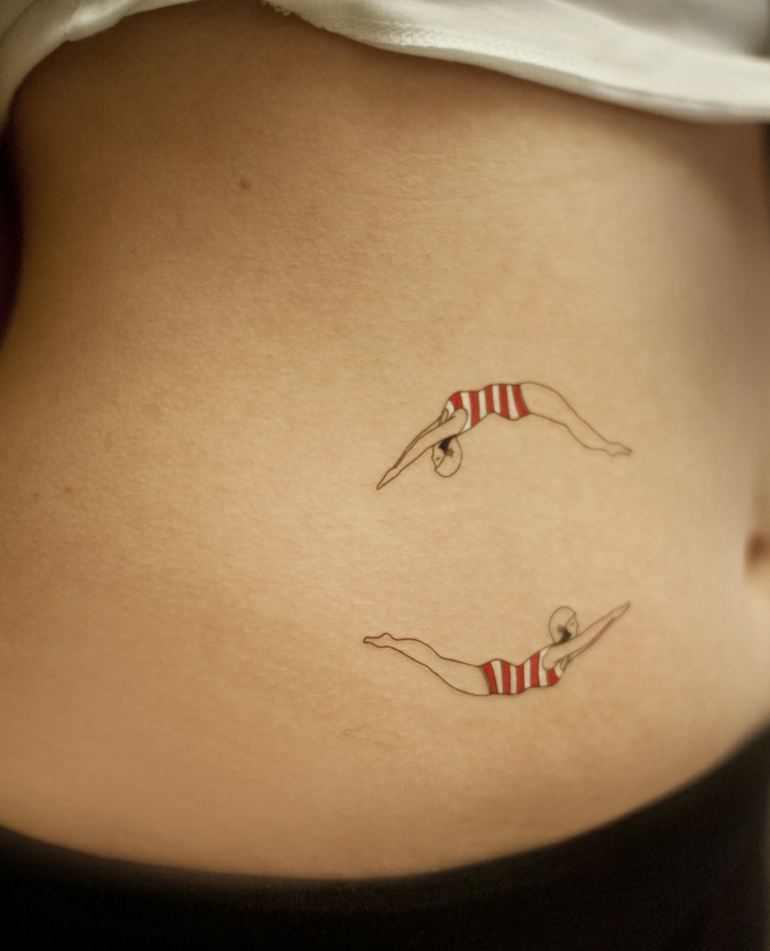 татуировка идеи плаващ жена на стомаха боядисване професия хоби или любима дейност