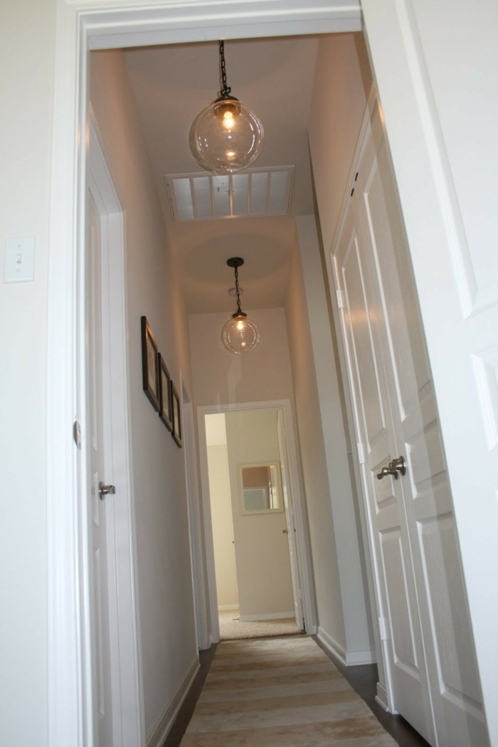 mali hodnik-set okruglih svjetiljke-fotografije-of-the-zidova