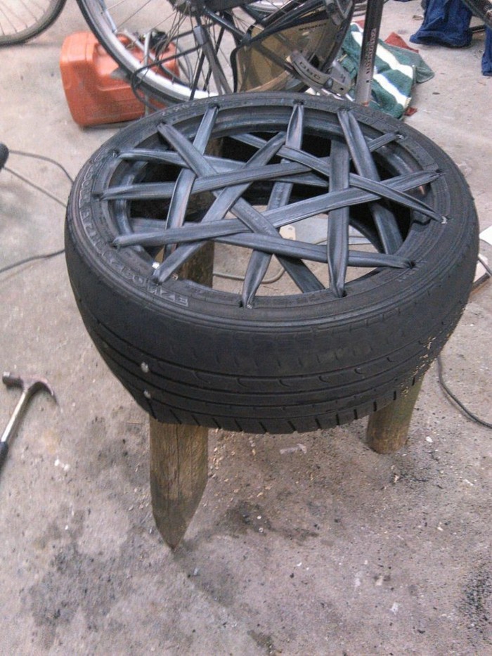- 从垃圾回收的轮胎制成小巢表