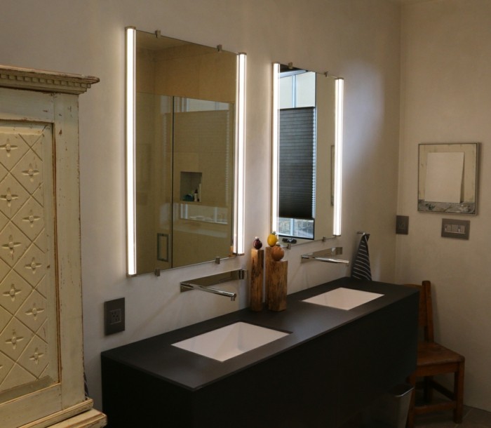 غرفة حمام صغيرة مضيئة مرآة فكرة خلاقة