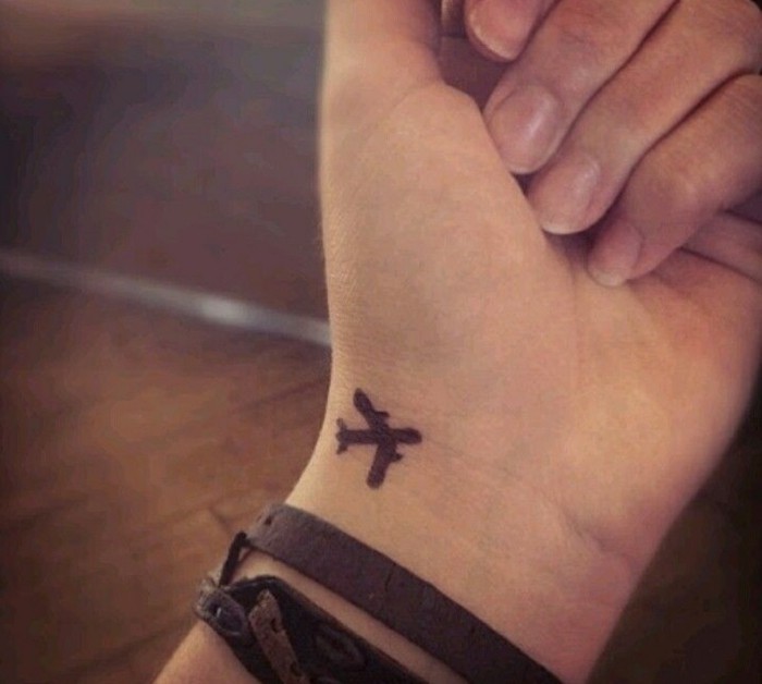 mala tetovaža super tetovaža ideje avion