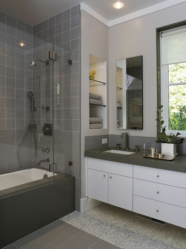 小浴室瓷砖想法灰色 - 天花板上的灯