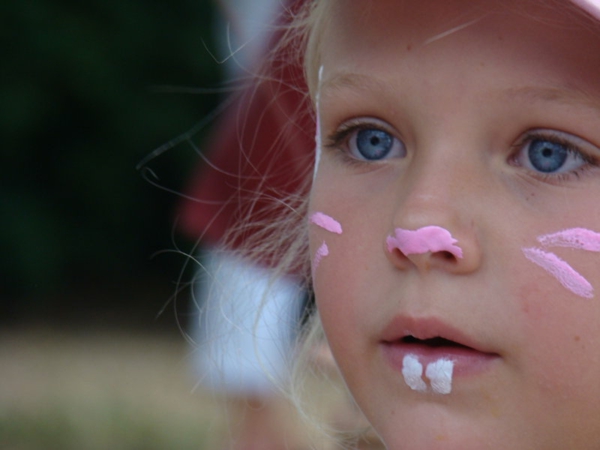 malene djevojčice-lice-šmink-vrlo-lako-divne plave oči