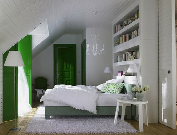 mala-moderne-spavaća soba-u-potkrovlju