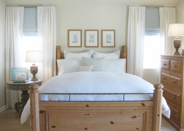 mala-sobni-set-drvo-krevet sa svijetlo-posteljinu