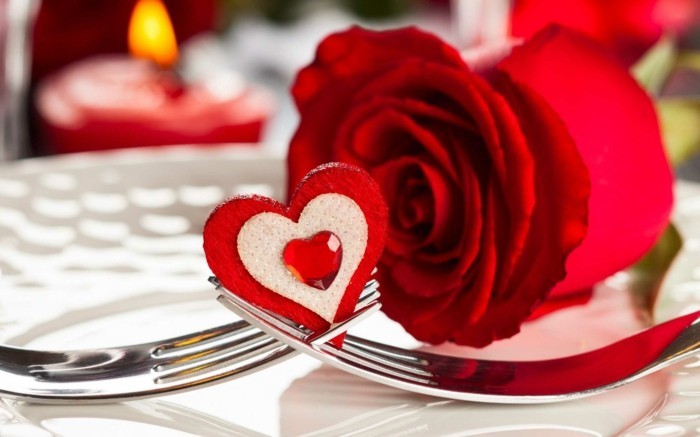 besplatno pozadina Valentinovo unikales-dizajn-srce-na-stolu