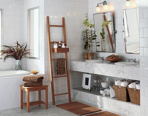 kreatív fürdőszoba tervezés fa lépcsőház díszítéssel