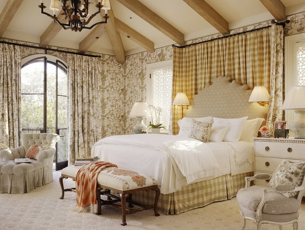 creative-curtains-ideas-light-bedroom-beautiful chandelier
