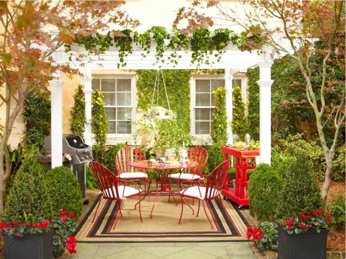 kreatív Gartengestaltung-pergola-of-fa gyönyörű napozóágy-és asztal