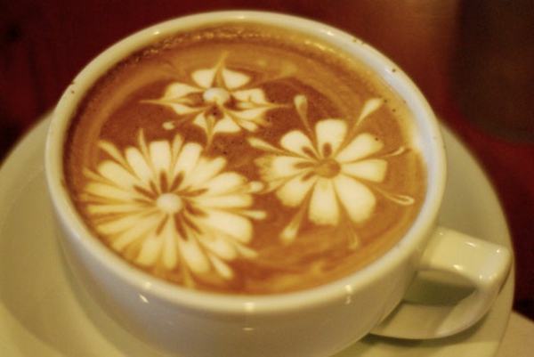 kreative_Latte kávé hab Flowers