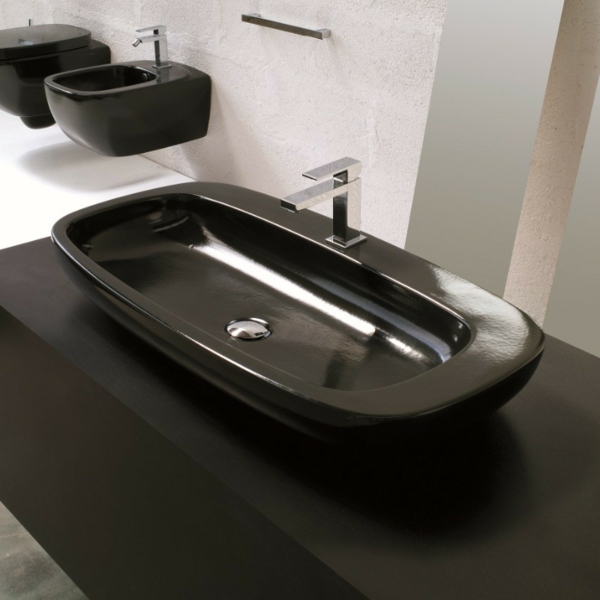 Интересно черно-мивка-за най-банята