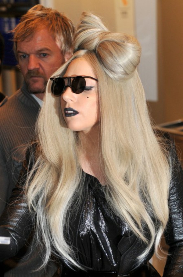 Lady Gaga tiene un peinado interesante