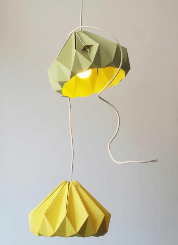 Лампа за детска стая--жълто-цвят