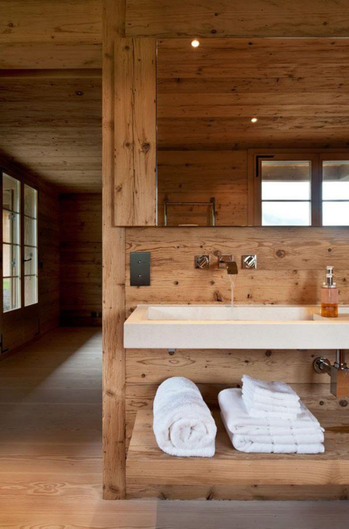 Kuća-kupatilo-drvo-polica površine-za-ručnike