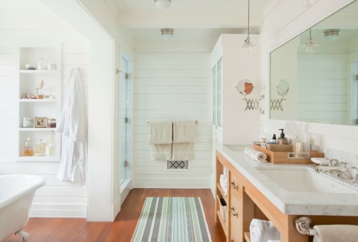 casa-baño-con-alfombra-corredor-cuenca-con-mármol-placa-y-madera-mueble bajo